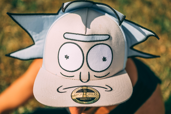 Festival look casquette Rick et Morty grimace