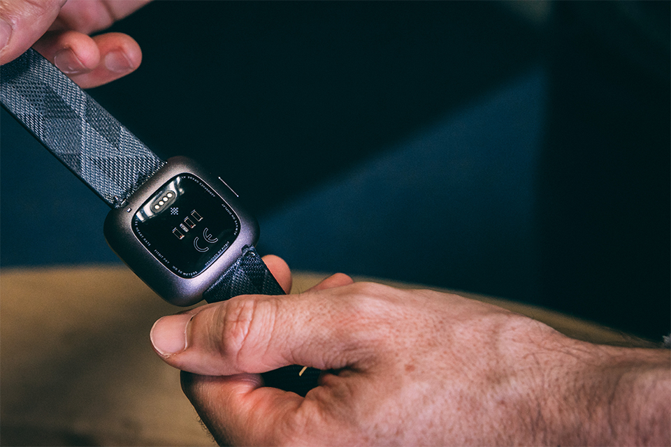 watch connected fitbit versa 2 test and reviews cardiofrequemetre