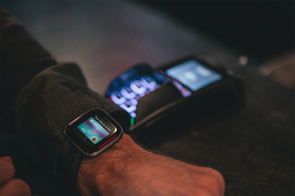 watch connected fitbit versa 2 test and review fitbit payment