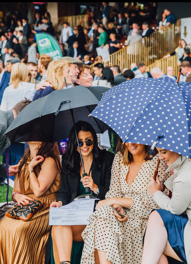 QPAT tribune femmes parapluie