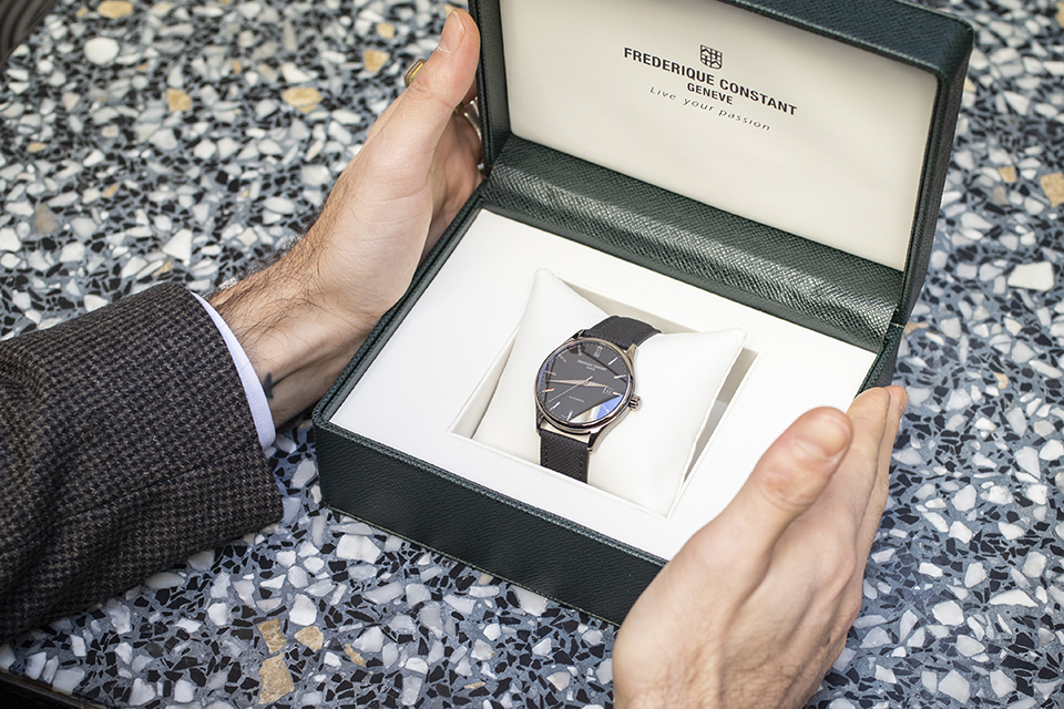 Frederique Constant Classics index auto black line packaging montre