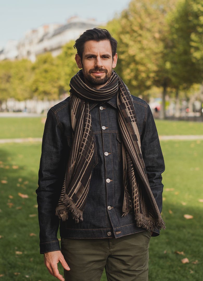 comment nouer son écharpe plaid