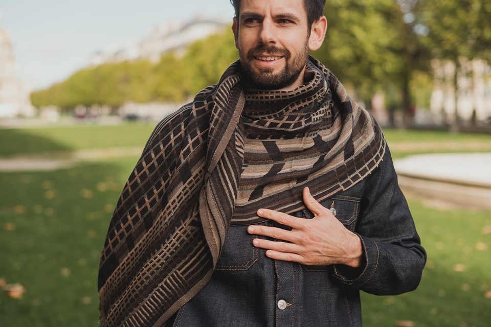 Comment porter, nouer, mettre foulard écharpe homme ?