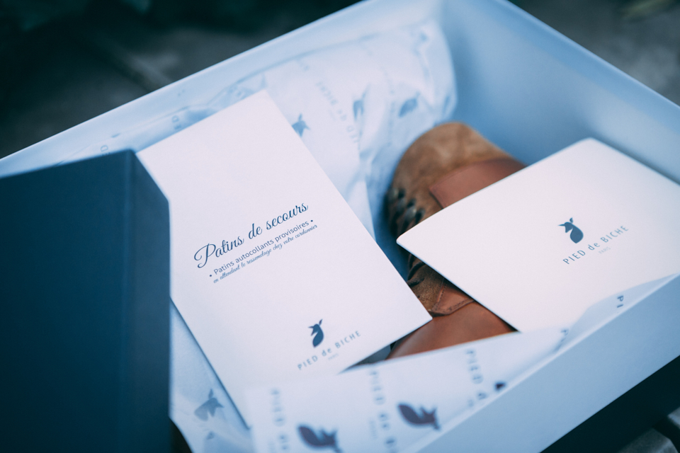 pied-de-biche-combat-boots-packaging