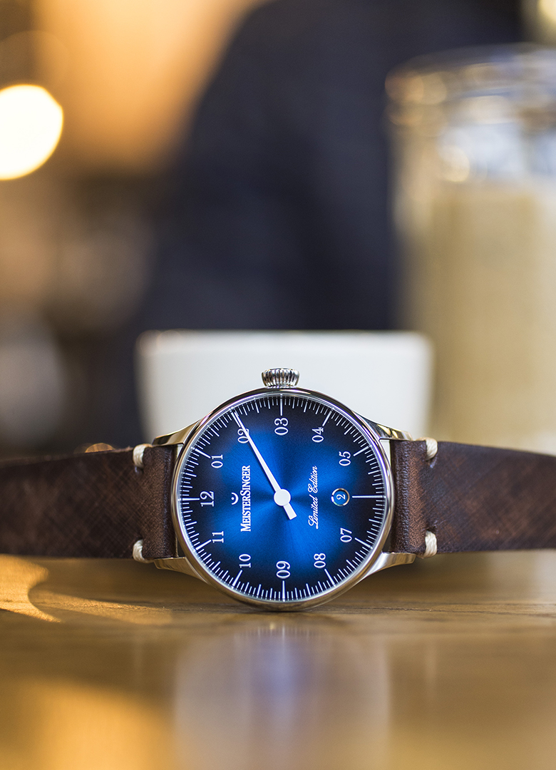 Montre Meistersinger Pangea Date Boitier Portrait