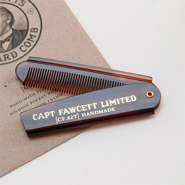 peigne barbe et moustache captain fawcett idee cadeaux barbu