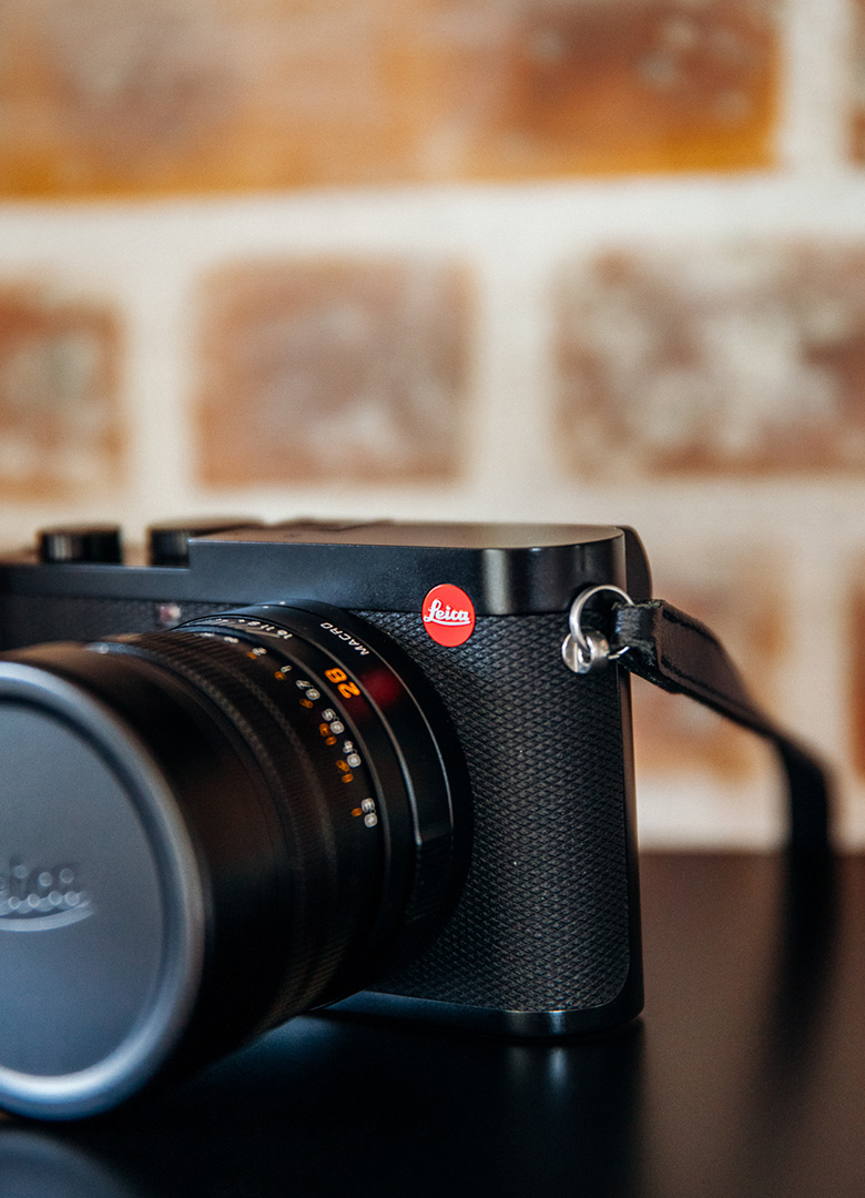 Appareil photo leica q2 presentation logo portrait