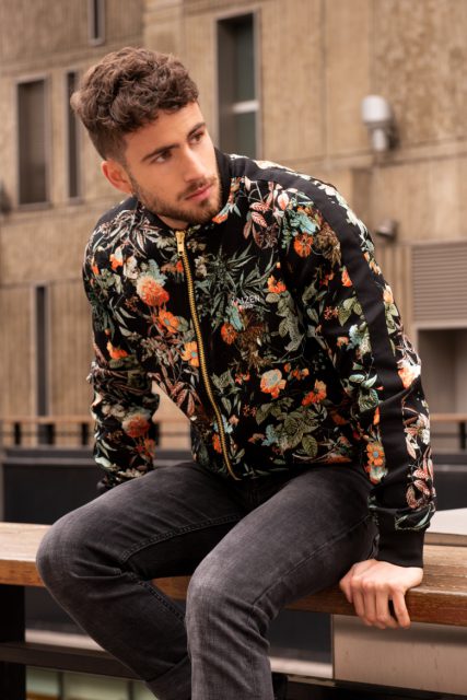 bomber kaizen paris homme assis