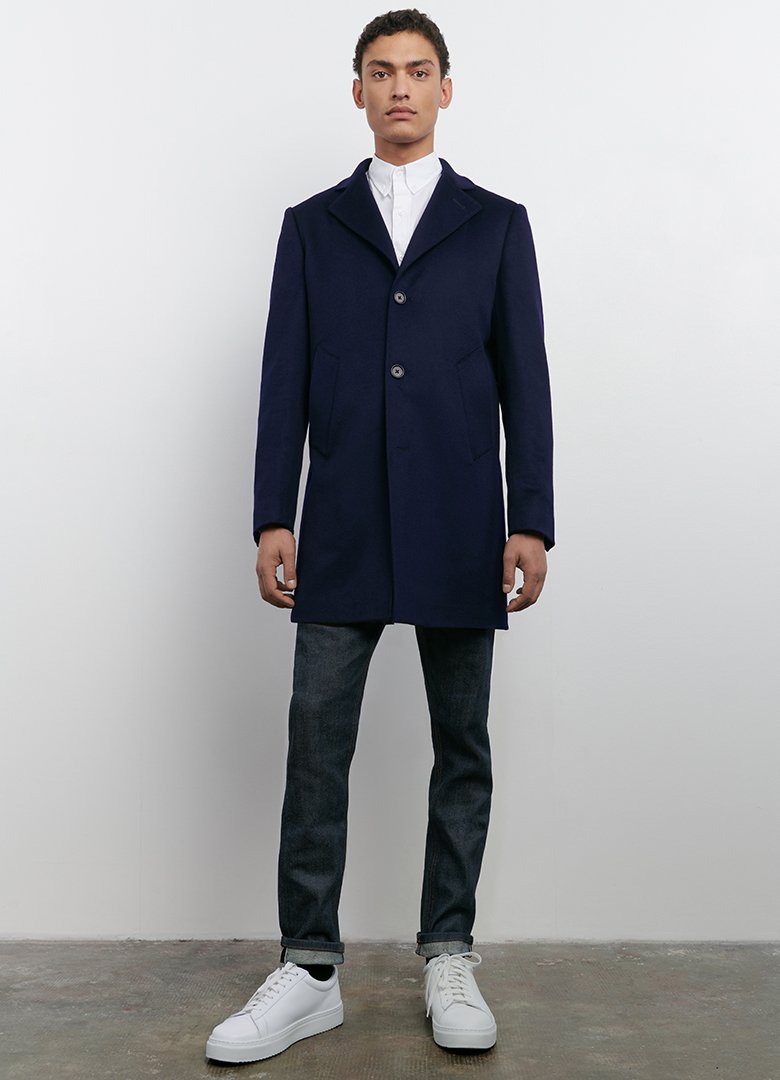 the initialist manteau bleu face