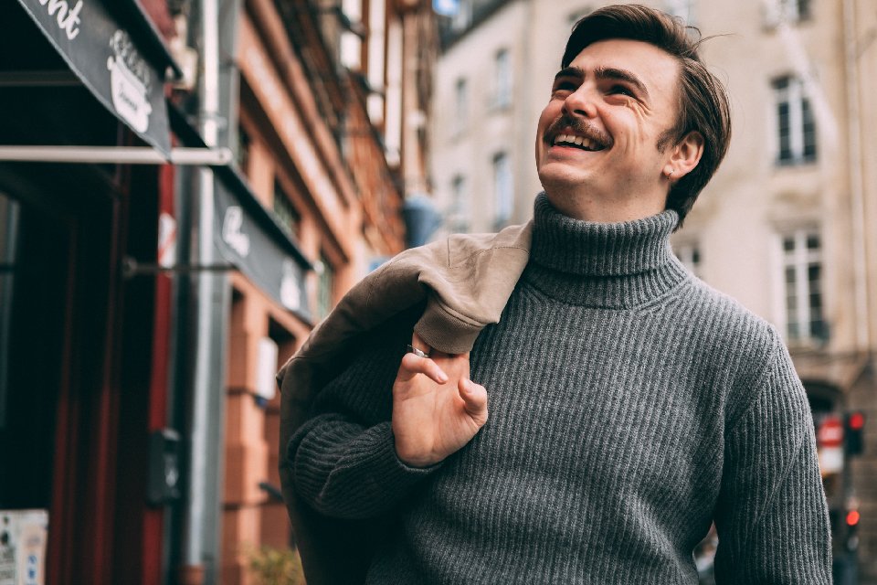 Pull-octobre-homme-maille-sourire