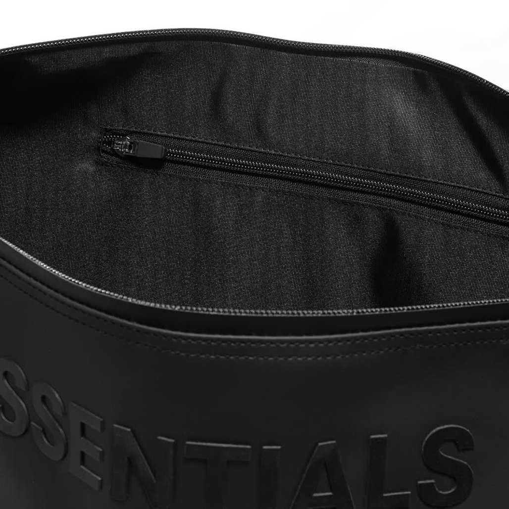 sac de voyage fear of god essentials détail poche