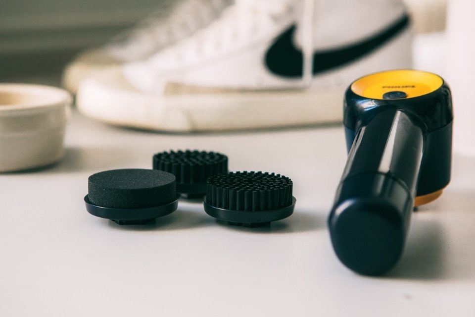 Test Sneaker Cleaner : Philips vous cire les pompes - Les Numériques