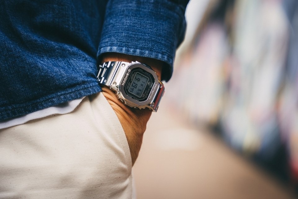 look complet streetwear montre casio