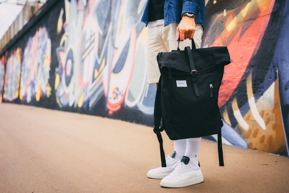 look complet streetwear sac a dos sandqvist