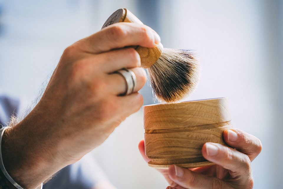 La différence entre une brosse et un peigne à barbe - Sapiens