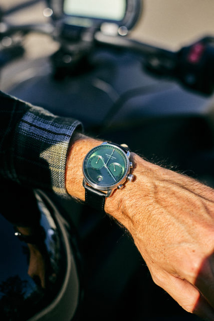 montre nordgreen pioneer fond vert