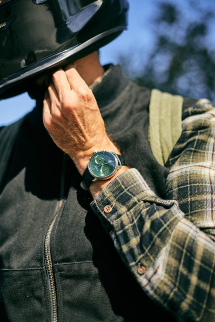 montre nordgreen pioneer fond vert portee