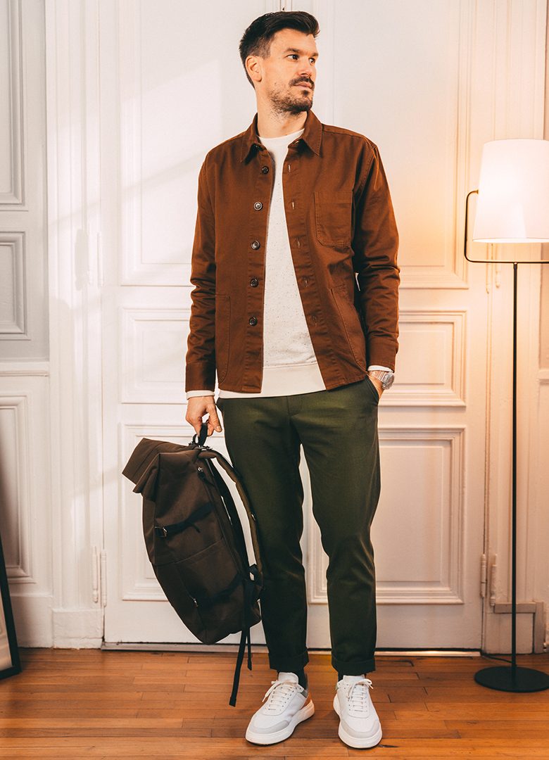 Portrait D'un Jeune Homme En Tenue De Travail.