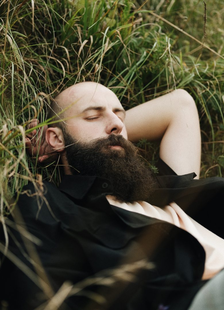 pexels mannequin chauve barbe