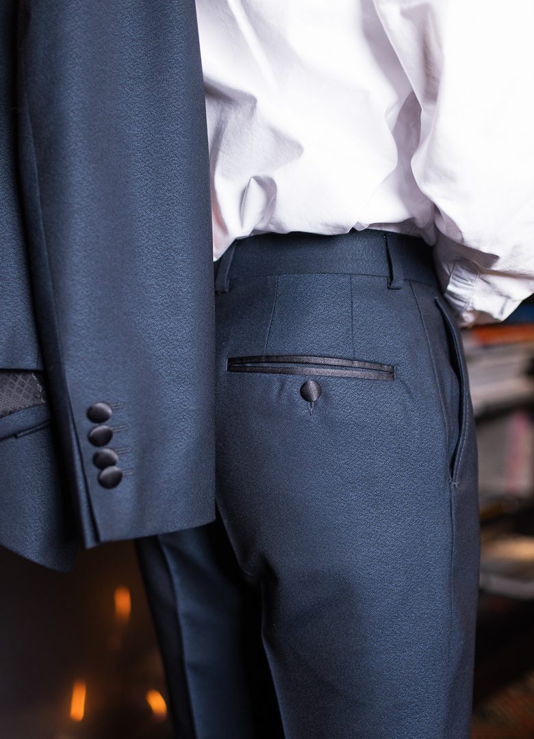 Détails satinés sur le pantalon de smoking Father and Sons