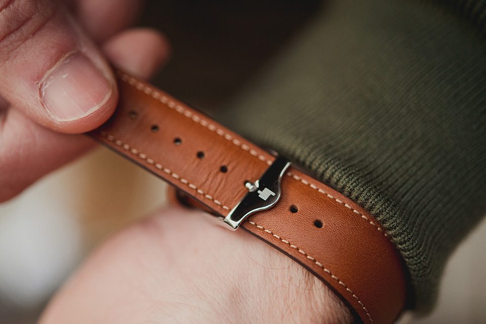 montre quartz lip dauphine bracelet cuir marron details