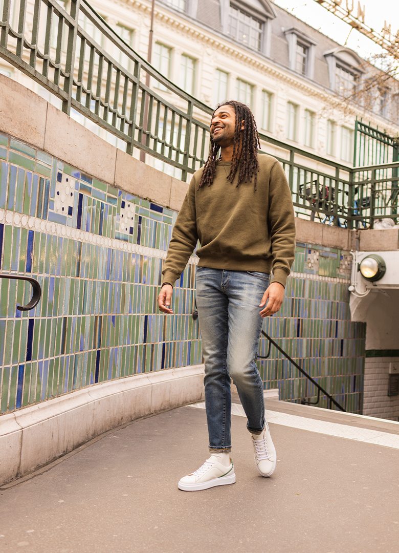 sortie de métro parisien sevres babylone