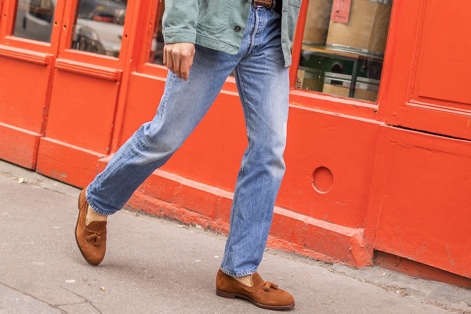 Mocassins à glands Crockett & Jones et Jeans délavé