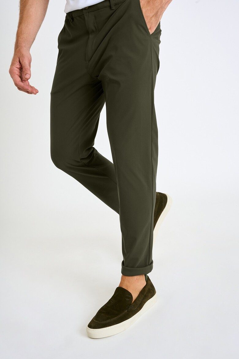 Essentials Pantalon Chino sans Pince Infroissable Coupe Ajustée Homme  : : Mode