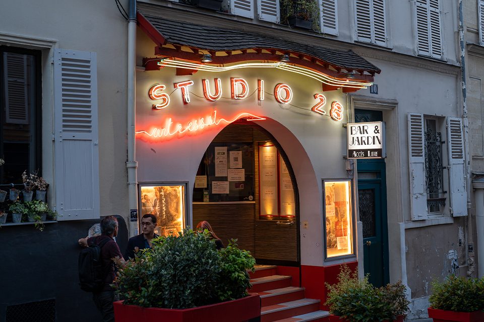 stui 28 cinema vintage montmartre