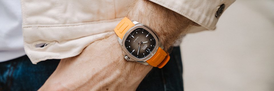 photo montre bracelet orange mido