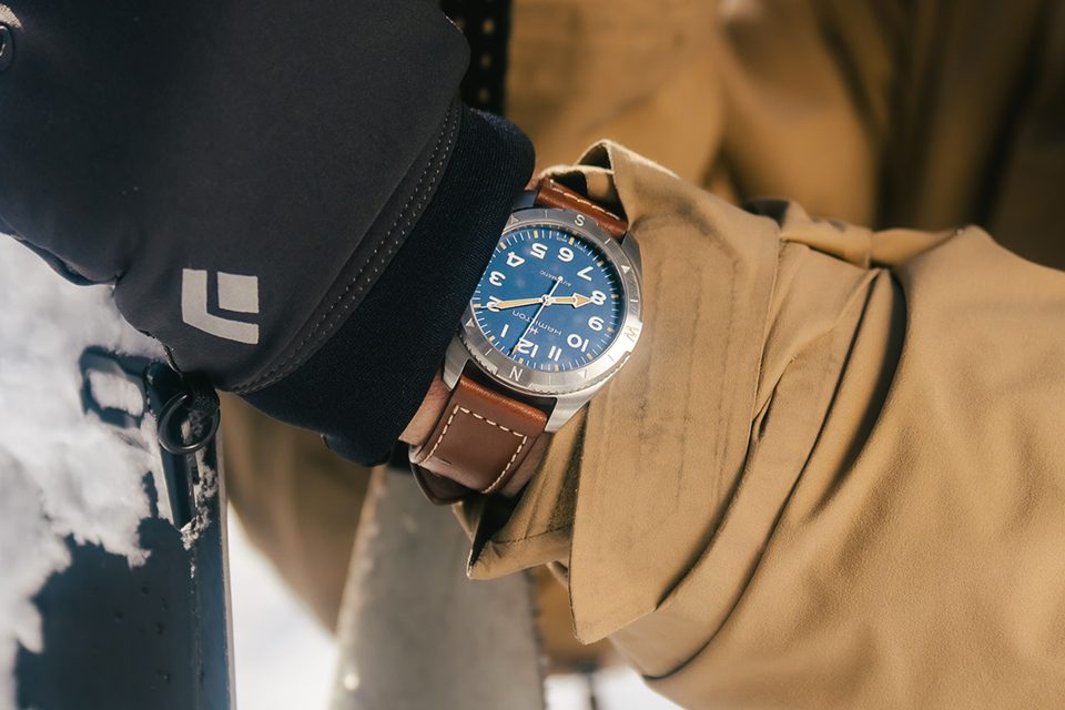 montre Khaki Field Expedition hamilton cadran bleu bracelet cuir