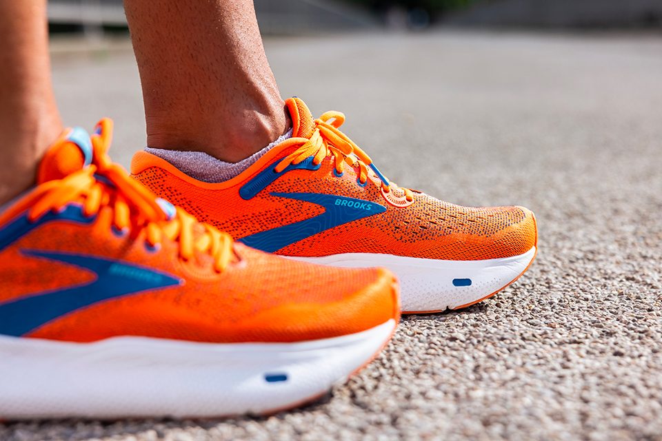 Brooks Ghost Max orange profil