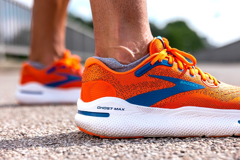 Brooks Ghost Max orange semelle