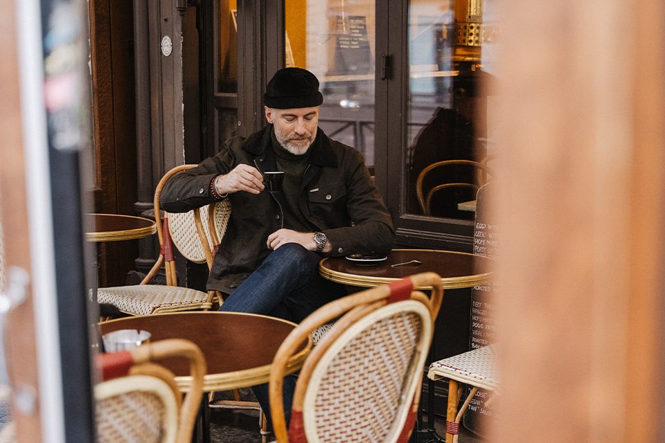 photo de rue café parisien