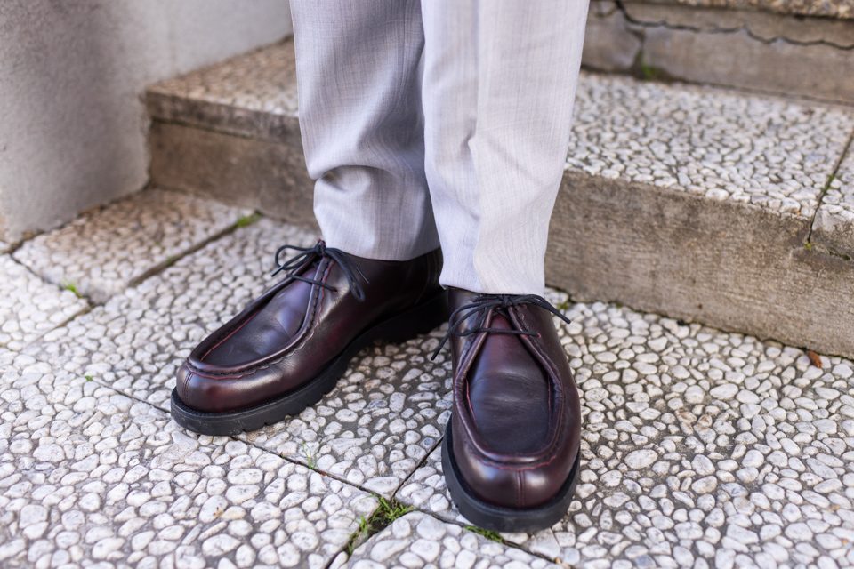 chaussures kleman et pantalon gris