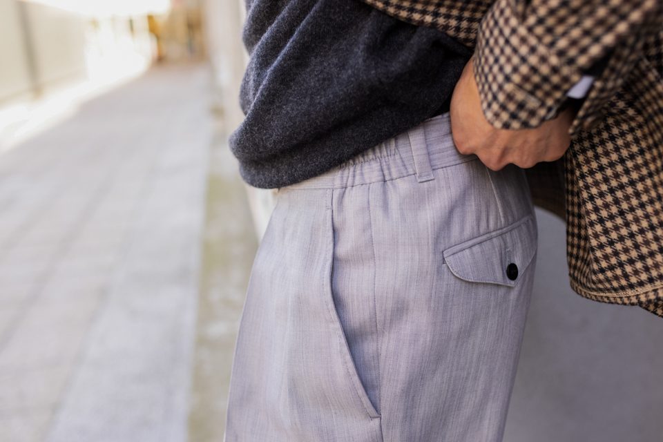 details pantalon gris claudio mariani ceinture