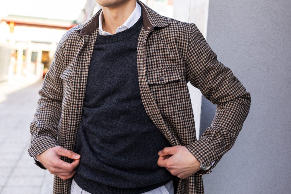 surchemise tweed et pull en laine gris anthracite