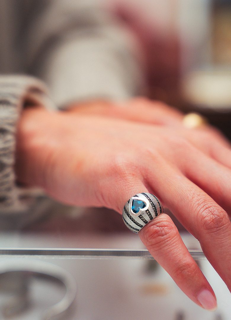 Tityaravy bague coeur bleu