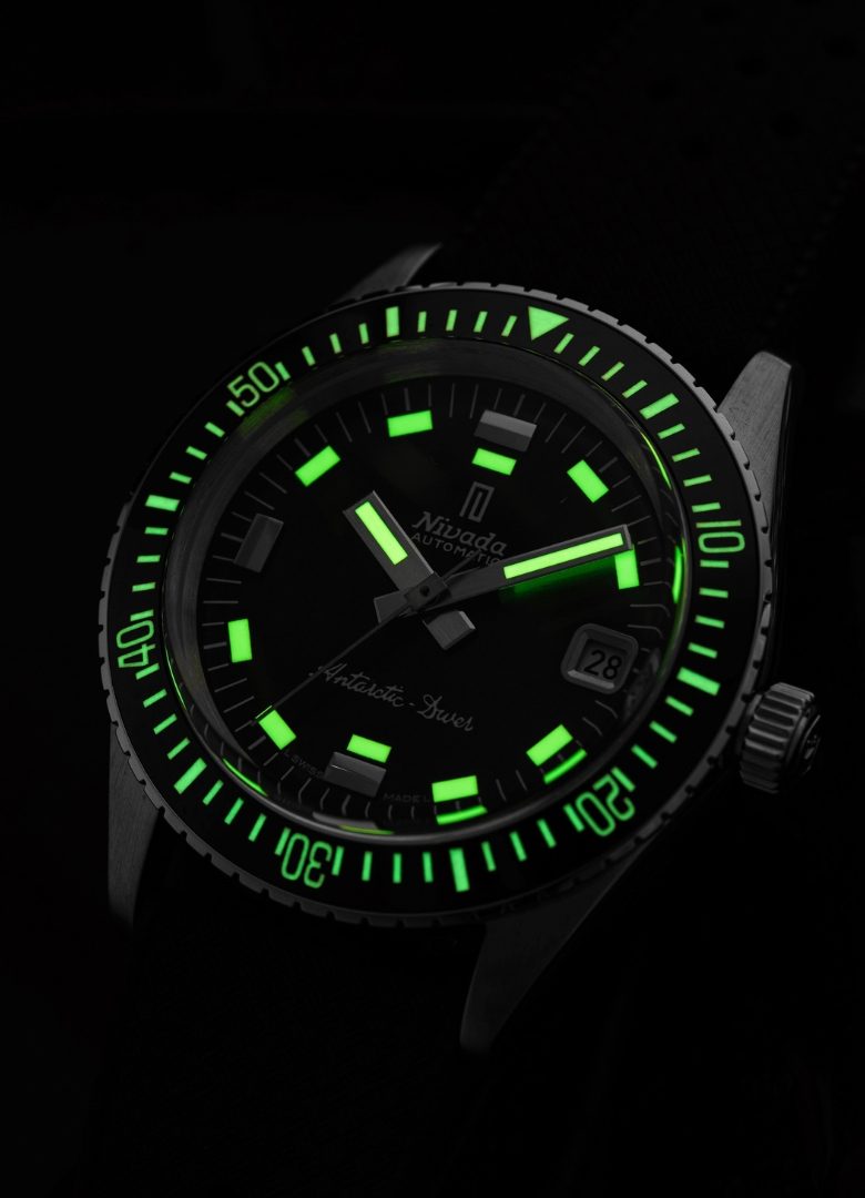 Nivada Grenchen_Antarctic Diver_Vert_Luminescent