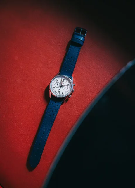bracelet cuir perfore montre style automobile maison fevre