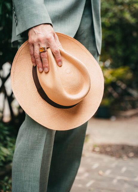 Mariage campagne témoin chapeau