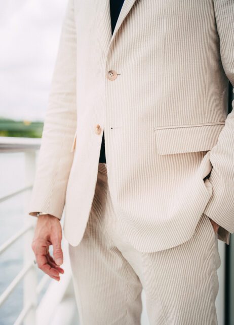 Mariage mer témoin costume