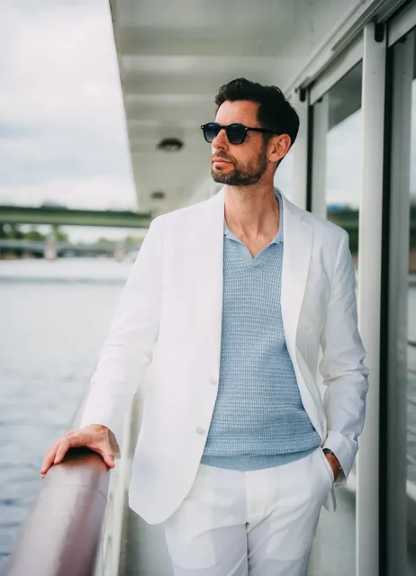 tenue mariage costume blanc bord de mer