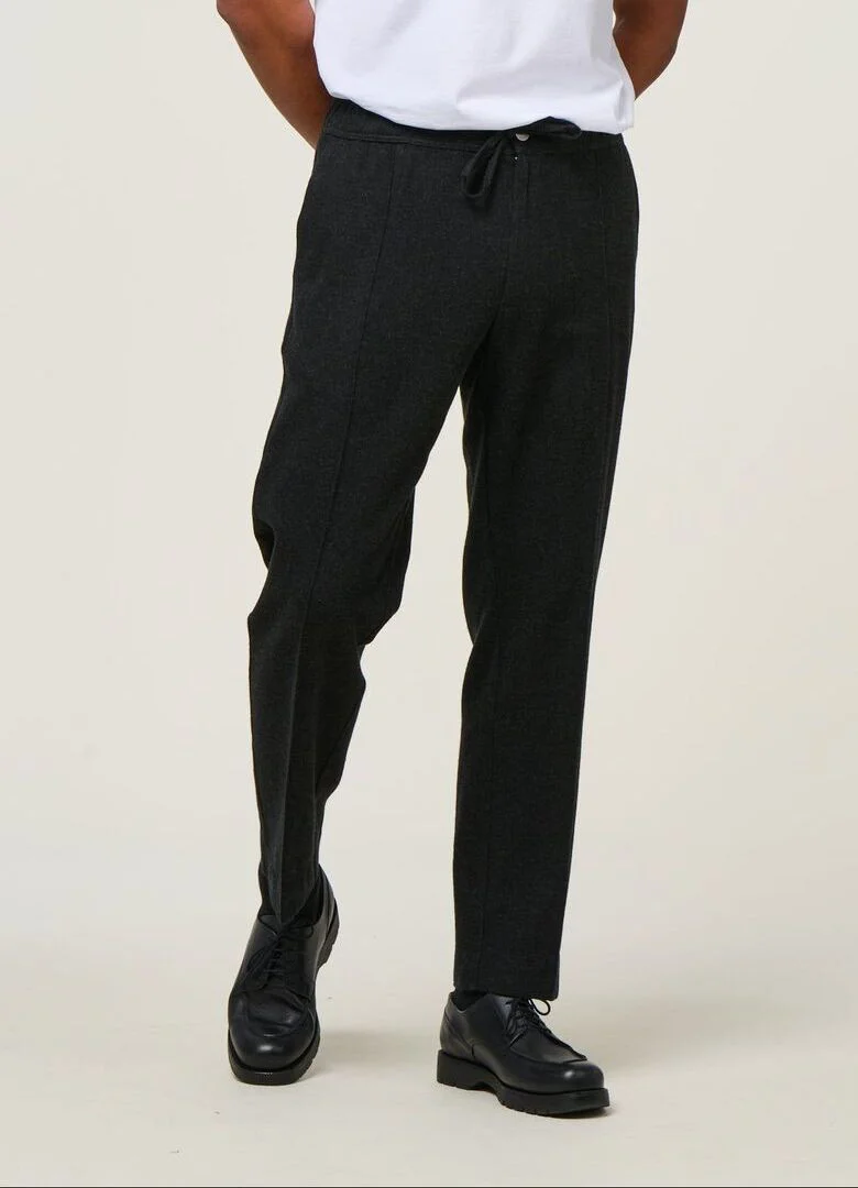 About Companions Pantalon