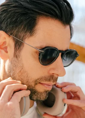 idees tenues printemps homme lunettes de soleil brett