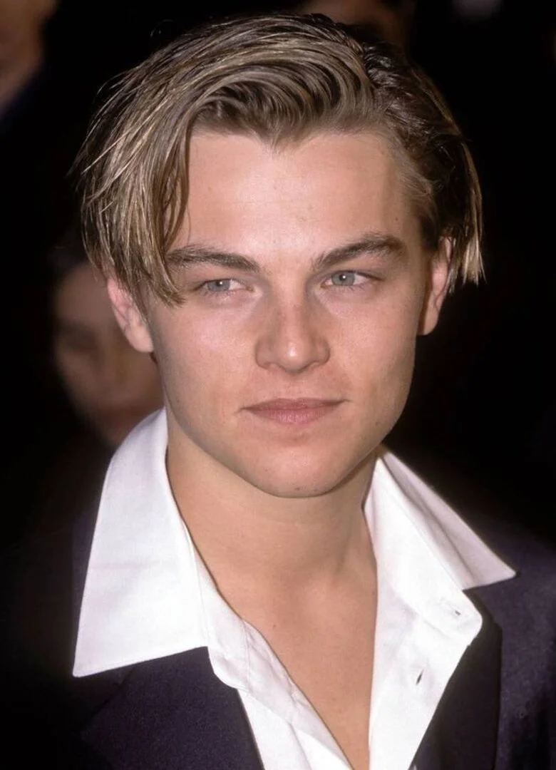 90s middle part, raie au milieu sur cheveux lisses