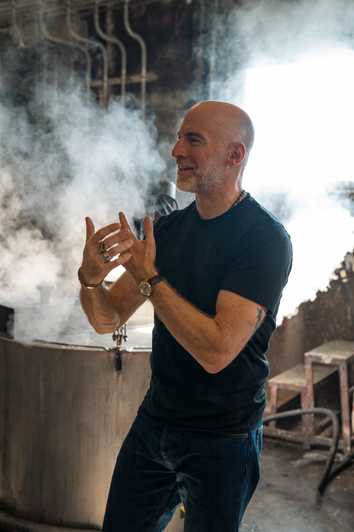 Cuve chauffée à la vapeur dans l'atelier de fabrication des cirages Saphir