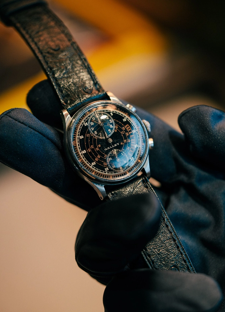 Chronographe Gallet vintage à cadran noir et échelles concentriques