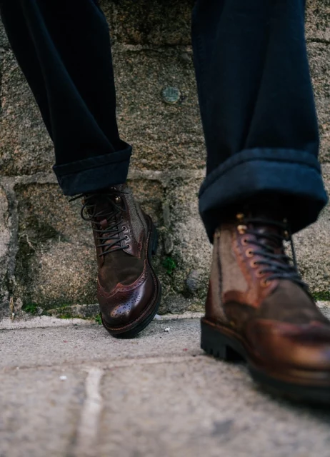 Boots Bocage à empiècement en tweed portées avec un jean noir Hast