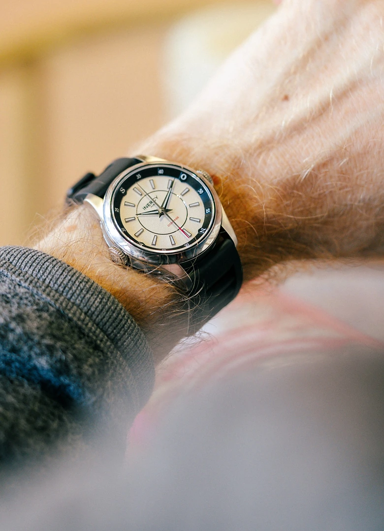 Inercy Compass au poignet, bracelet FKM